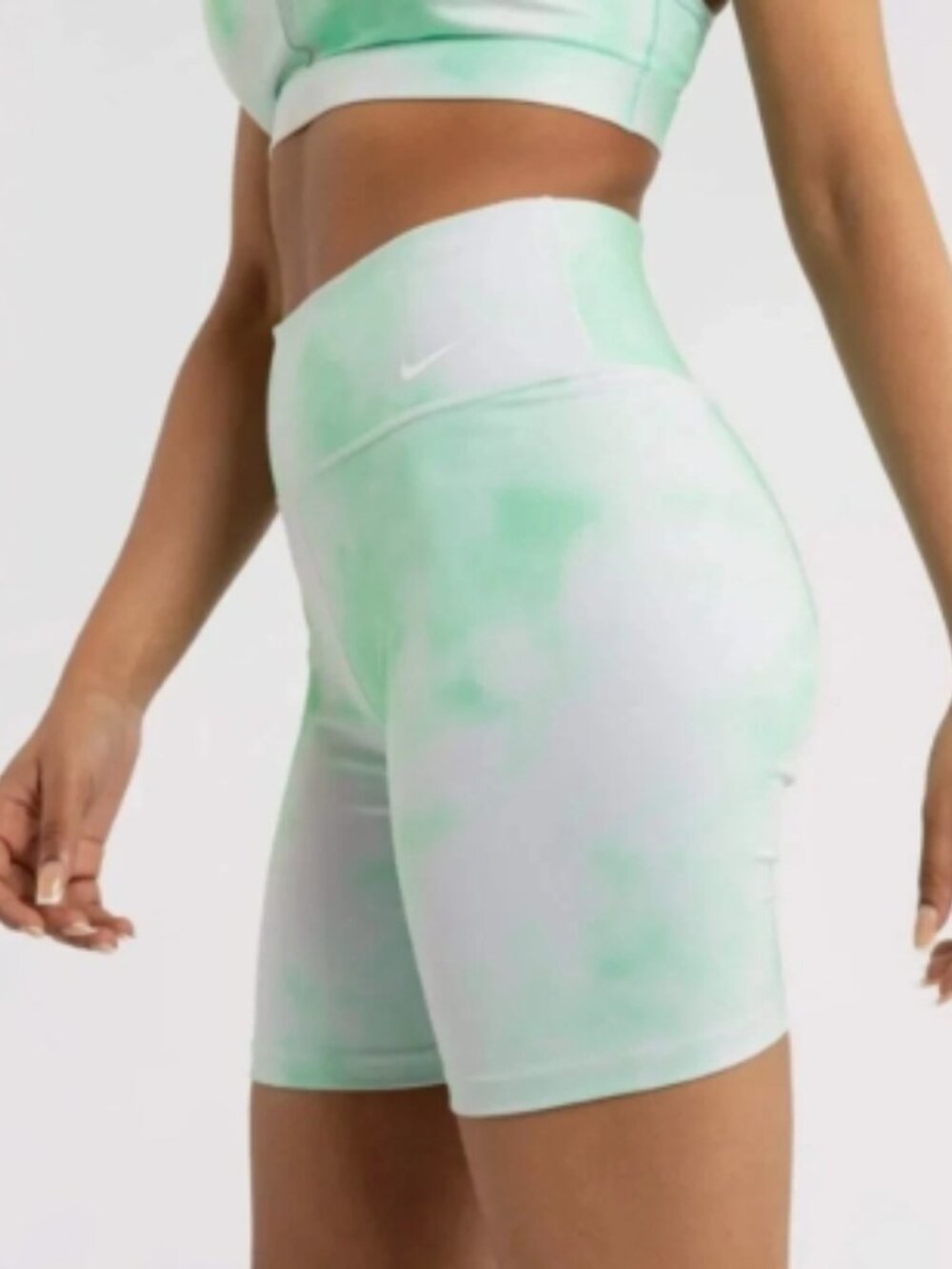 Nike Women's Icon Clash 7inch Training Shorts (Green Glow/White) Size Small